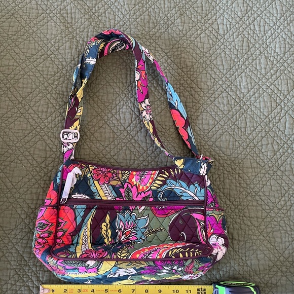 Vera Bradley Handbags - Vera Bradley Floral Purse Like New